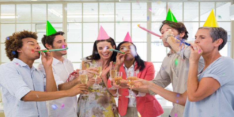 Cum te distrezi la petrecerea organizata de companie?