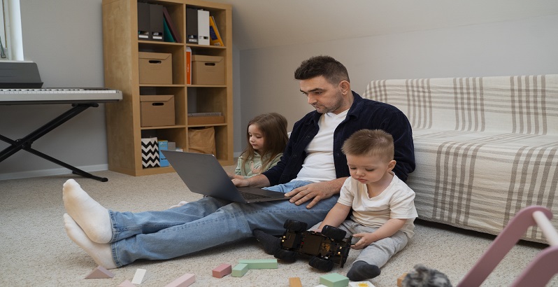 Scrisoare emotionanta a unei fetite catre tatal ei care munceste prea mult. Importanta timpului petrecut cu familia