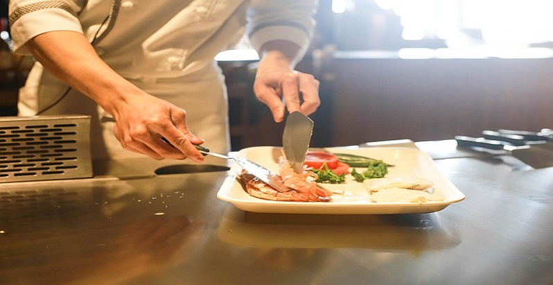Bucatar italian cu stea Michelin amendat pentru anunt de angajare discriminatoriu