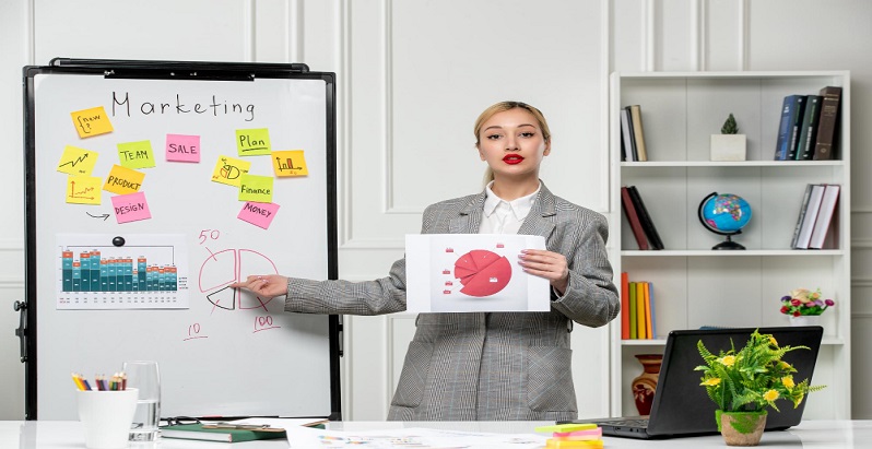 Salarii marketing 2026: cat castiga un specialist incepator si ce venit are un director de marketing
