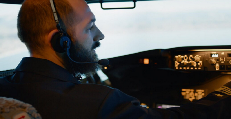 Salarii in aviatie in Romania in 2026: cat castiga pilotii, insotitorii de zbor si inginerii aeronautici