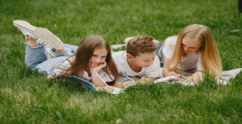Minivacanta pentru profesori si elevi in 2026: zi libera pe 5 iunie si planuri pentru un weekend prelungit
