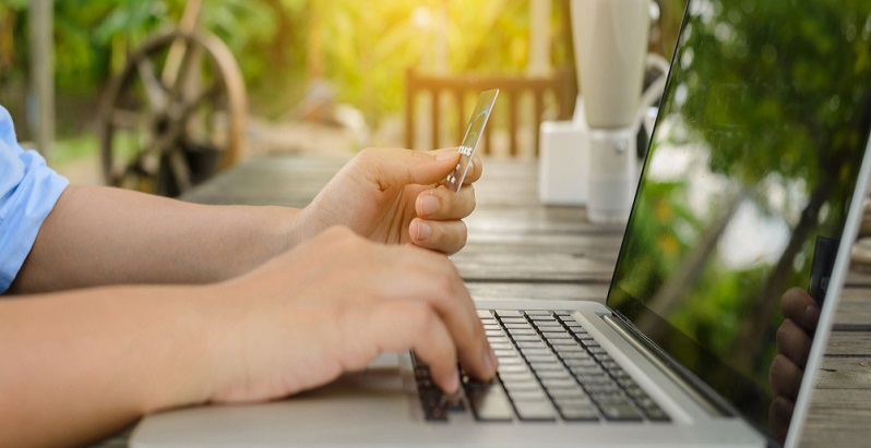 Noua frauda legata de rezervarile online: Cum pot turistii sa ramana fara bani si fara cazare