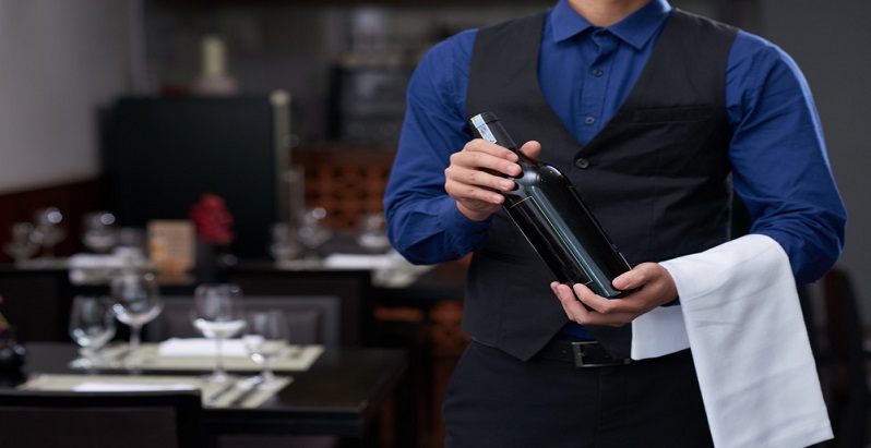 Salarii in turism in Romania: cat castiga un ospatar, un barman sau un angajat din hoteluri