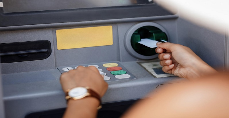 Banca din Romania unde poti depune bani la bancomat pe orice card Visa sau Mastercard. Serviciul disponibil pentru clientii altor banci