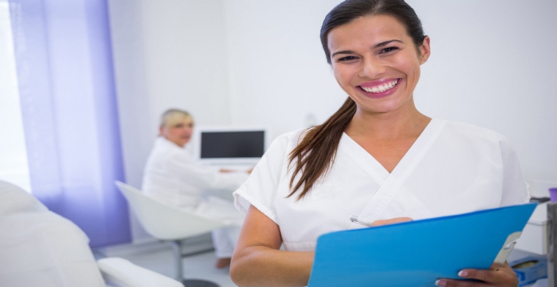 Dental Office Manager in Romania: o profesie tot mai importanta pentru clinicile dentare moderne
